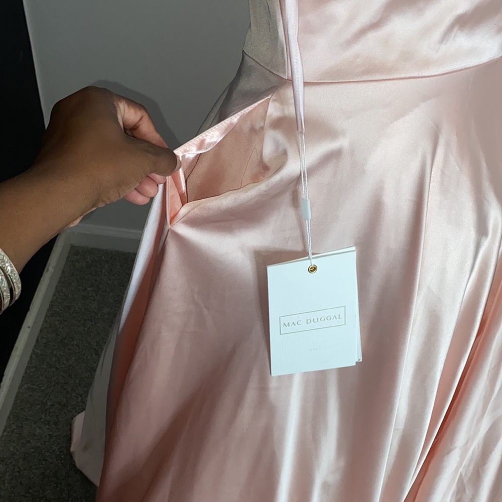 Strapless Gown IT HAS POCKETS 🤩 - Picture 5 of 11